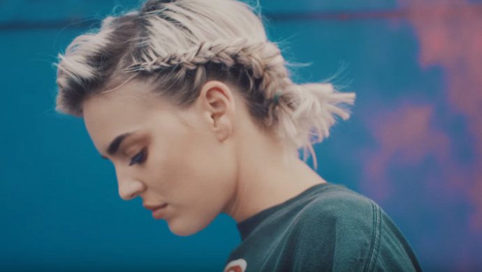 Anne-Marie 'Do It Right' by Selina Miles | Videos | Promonews Anne-Marie 'Do It Right' by Selina Miles | Videos | Promonews